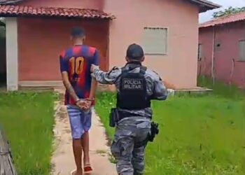 Dupla é presa suspeita de roubo e arma caseira é apreendida no Piauí 