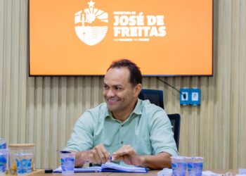 Prefeito Pedro Gomes envia projeto “Bolsa Busão” com R$ 200 de auxílio para estudantes
