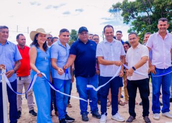 Prefeito Pedro Gomes inaugura calçamento e academia da saúde na comunidade Carvalho, em José de Freitas