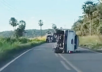 Colisão entre caminhonetes deixa três feridos na BR-222 entre Batalha e Esperantina