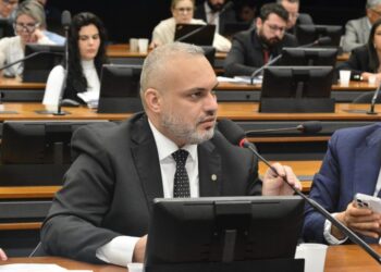 Projeto de lei propõe limite de R$ 100 mil por mês para saques em espécie