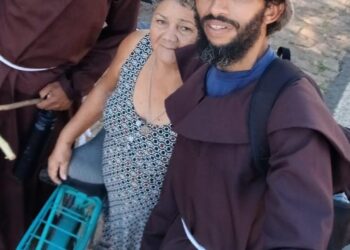 Romeiros de José de Freitas já percorreram 80 quilômetros em caminhada de fé rumo a Canindé