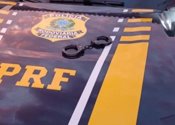 Homem procurado por homicídio no Maranhão é preso pela PRF durante fiscalização em ônibus na BR-316, em Picos