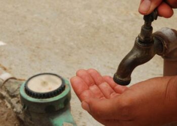 Vazamento em rede de distribuição afeta abastecimento de água em mais de 20 bairros da zona Sul de Teresina