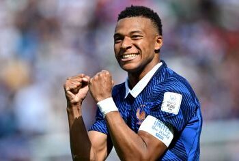 França engata após troca de Deschamps e elimina Paraguai com gol de Mbappé