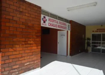 Casal fica ferido após motocicleta atropelar animal na BR-343 em Piripiri