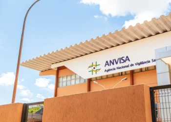 Anvisa proíbe lote falsificado de ômega-3 e interdita três lotes de repelentes após identificar irregularidades