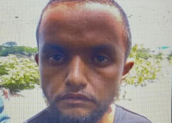 Homem é indiciado por tentar matar e estuprar mulher; vítima fingiu estar morta