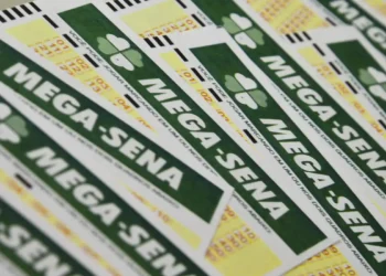 Mega-Sena acumula e próximo prêmio pode chegar a R$ 165 milhões