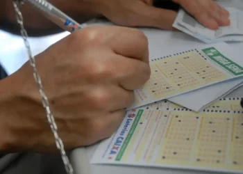 Mega-Sena acumula e prêmio chega a R$ 76 milhões; confira os números sorteados