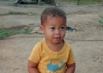 Criança de 2 anos morre após se afogar em balde dentro de casa no Piauí