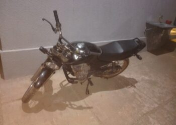 Moto com restrição por furto ou roubo é encontrada em matagal em Matias Olímpio