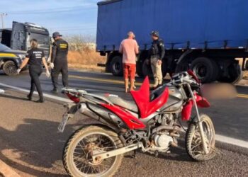 Motociclista de 32 anos morre após colisão com carro na BR-316, em Picos